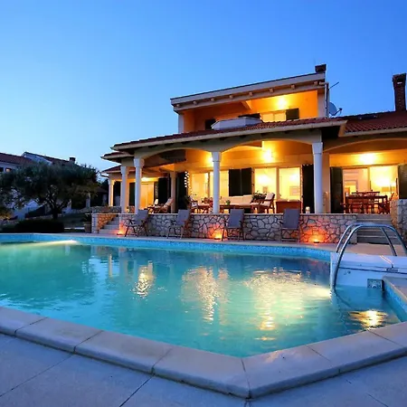5* Seaview Clara For 12+ Guests,