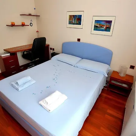 5* Seaview Clara For 12+ Guests, וילה *