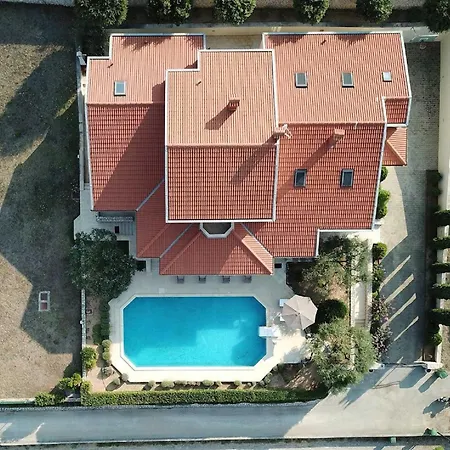 5* Seaview Clara For 12+ Guests, וילה *