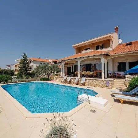 5* Seaview Clara For 12+ Guests,