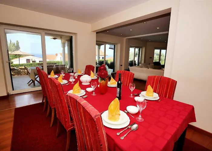 5* Seaview Clara For 12+ Guests, Kozino