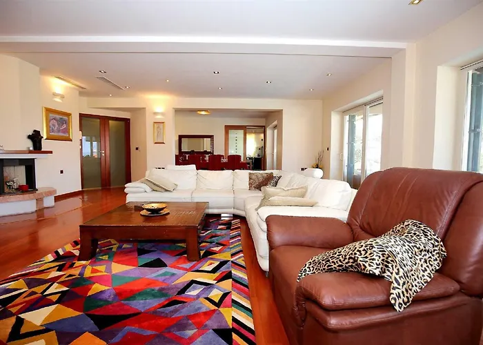 5* Seaview Clara For 12+ Guests, *