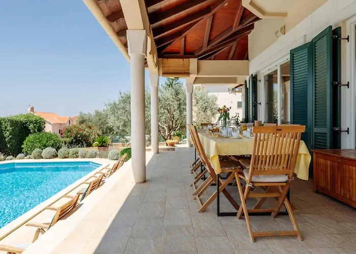 Vila 5* Seaview Clara For 12+ Guests, Kozino