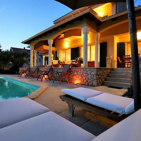 5* Seaview Clara For 12+ Guests,