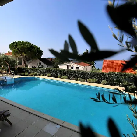 5* Seaview Clara For 12+ Guests,