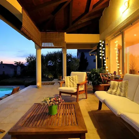 5* Seaview Clara For 12+ Guests,