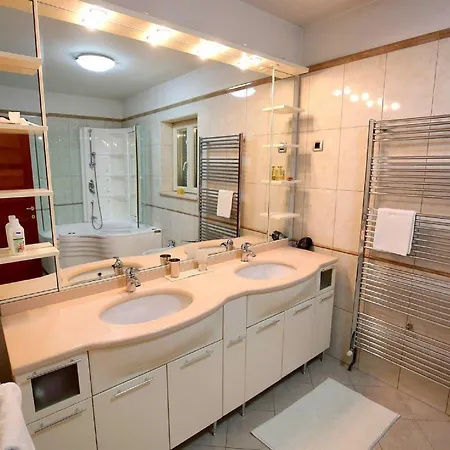 5* Seaview Clara For 12+ Guests, 빌라 Kožino