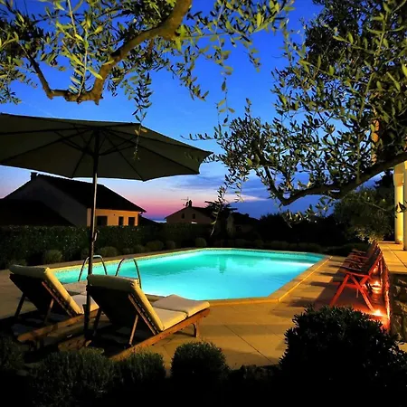 5* Seaview Clara For 12+ Guests, *