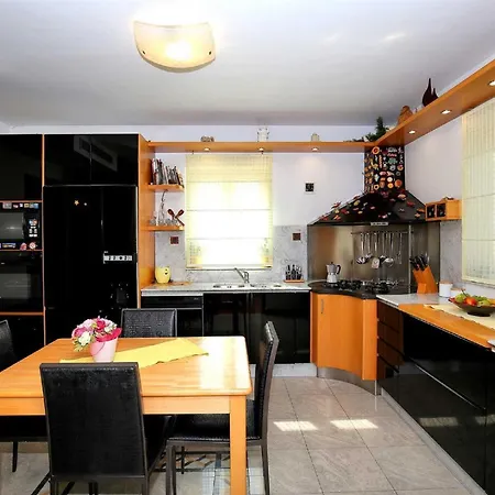 5* Seaview Clara For 12+ Guests, *