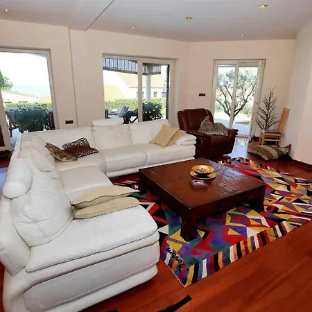 5* Seaview Clara For 12+ Guests, 빌라 *