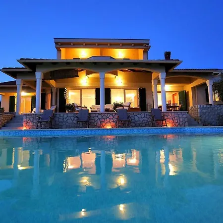 5* Seaview Clara For 12+ Guests, 빌라 *