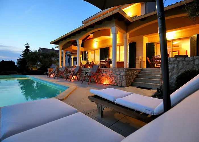 5* Seaview Clara For 12+ Guests,