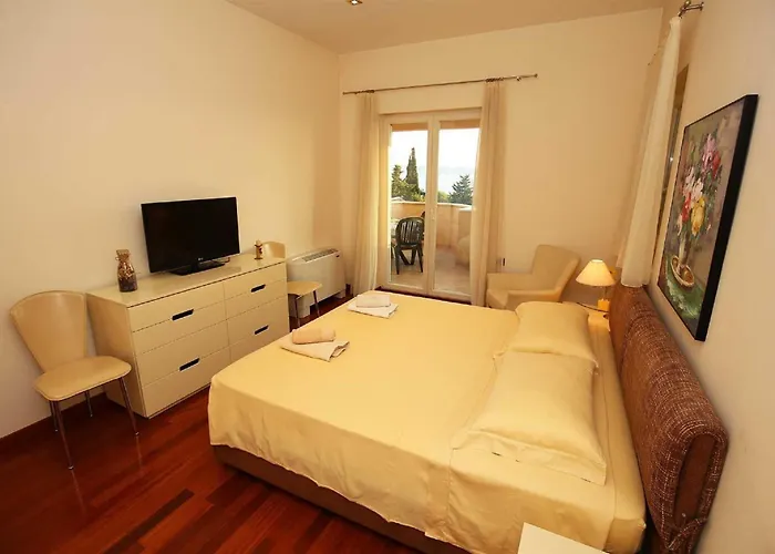Vila 5* Seaview Clara For 12+ Guests, Kožino