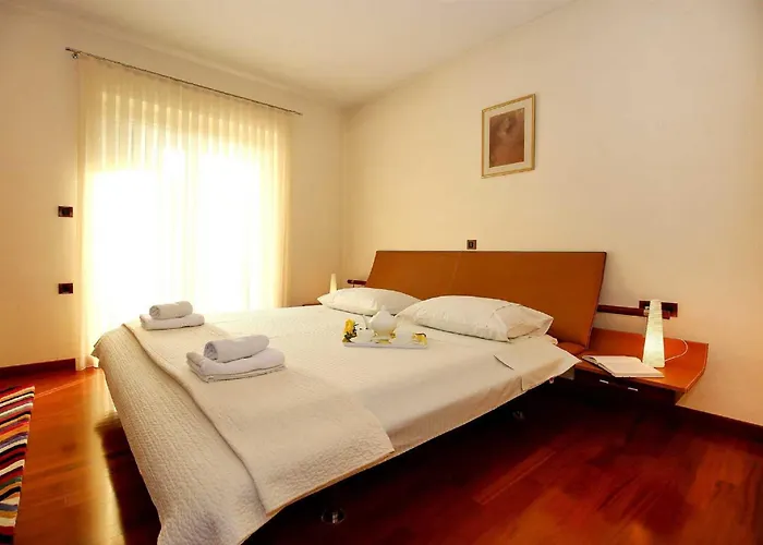 Vila 5* Seaview Clara For 12+ Guests,