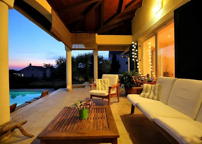5* Seaview Clara For 12+ Guests,