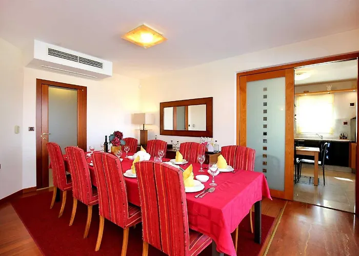 Vila 5* Seaview Clara For 12+ Guests, Kožino