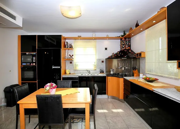 5* Seaview Clara For 12+ Guests, *