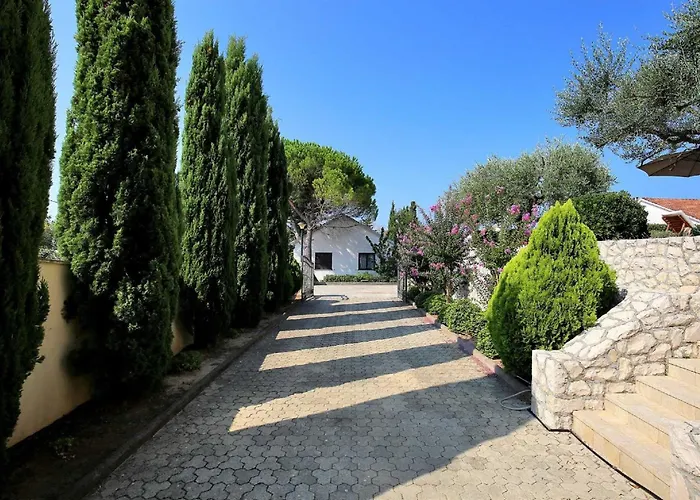 5* Seaview Clara For 12+ Guests, Vila