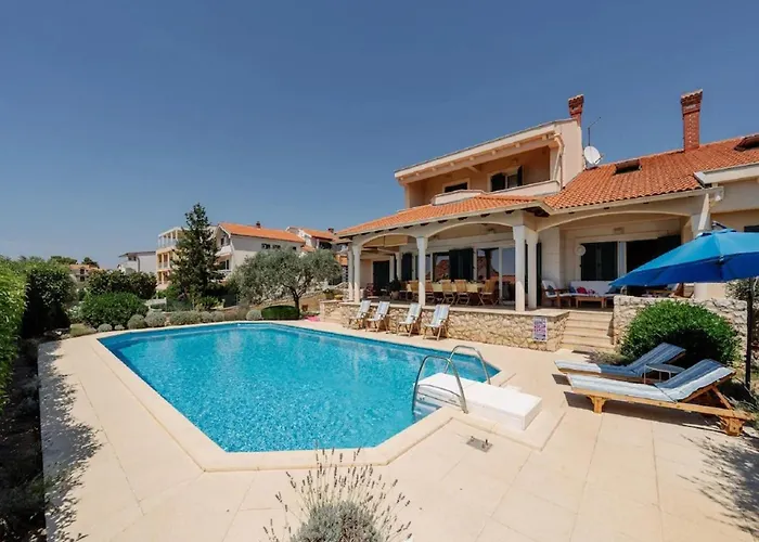 5* Seaview Clara For 12+ Guests,
