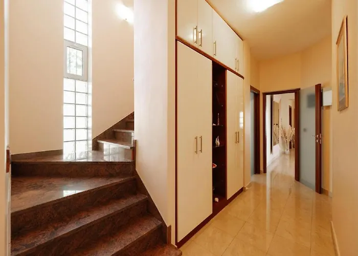 Vila 5* Seaview Clara For 12+ Guests, Kožino